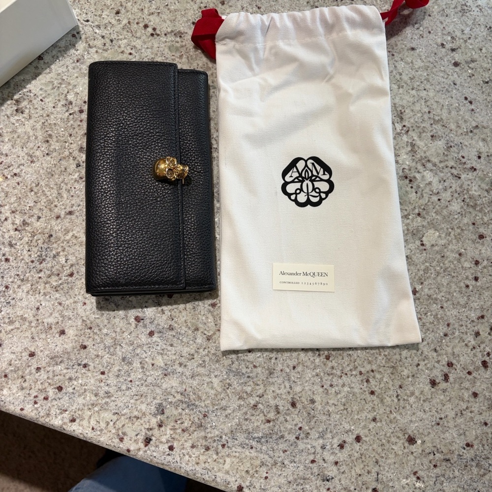 Alexander McQueen Black Wallet with Gold Skull Accent - Picture 8 of 8